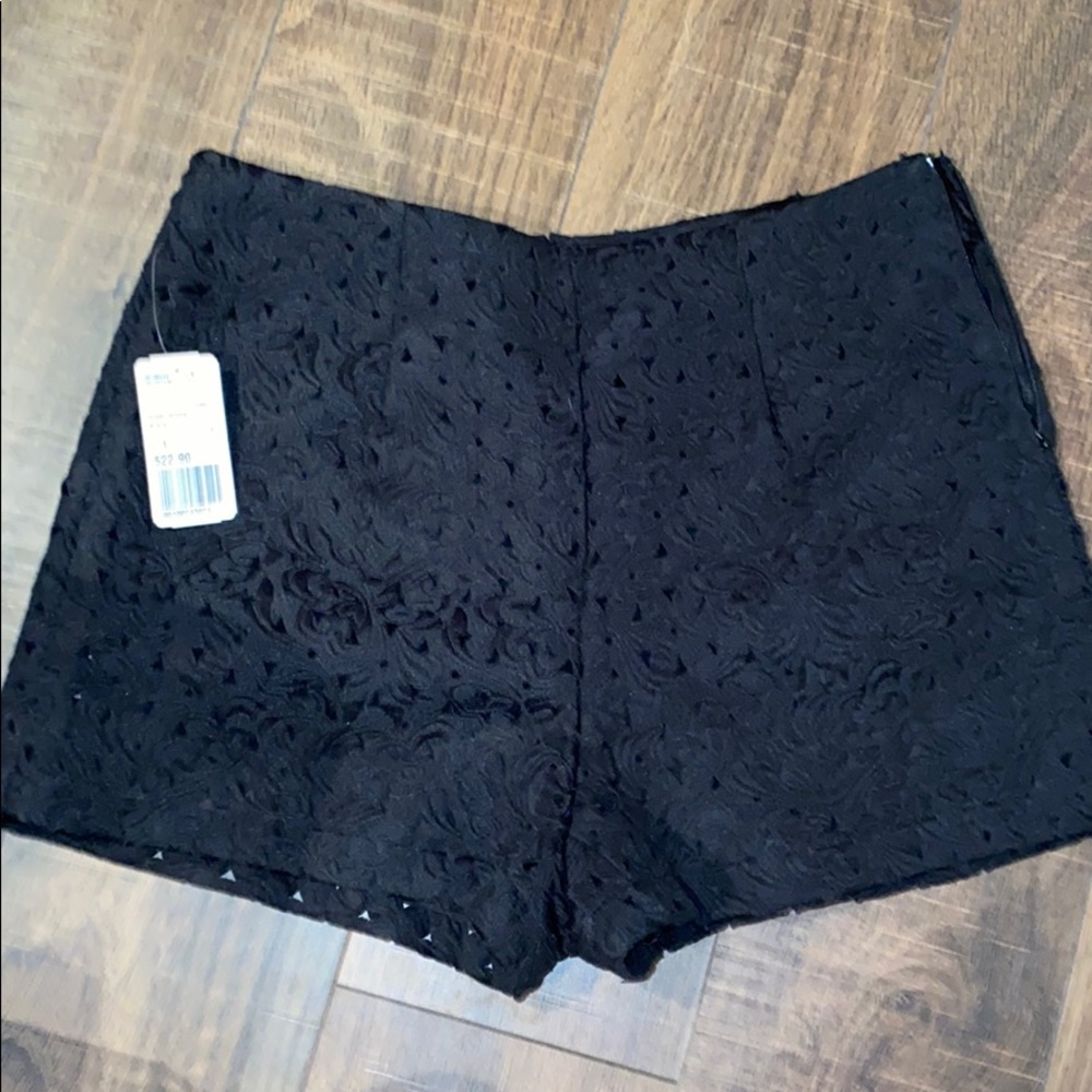 Black textured high waisted forever21 shorts w zip